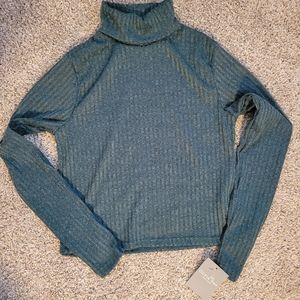 NWT Olivia Rae Crop Turtle Neck Size XS